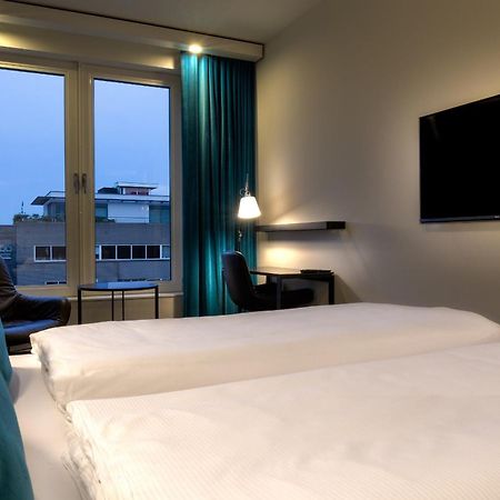 Motel One Amsterdam-Waterlooplein Esterno foto
